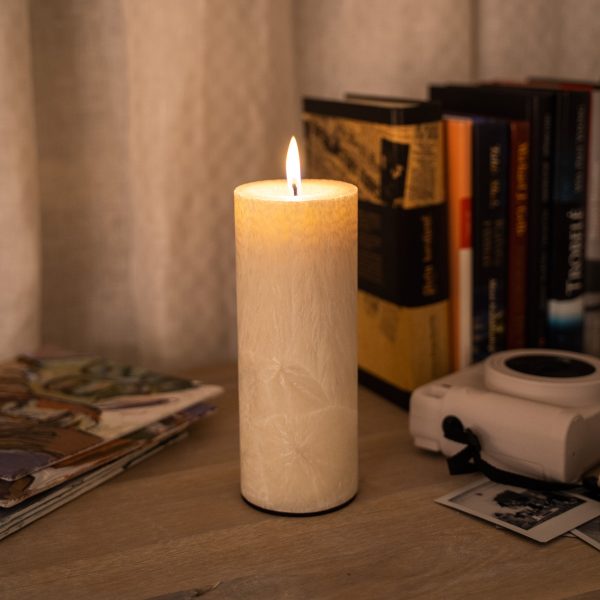 Bekvapė balta palmių vaško žvakė (apvali, 8x20 cm)