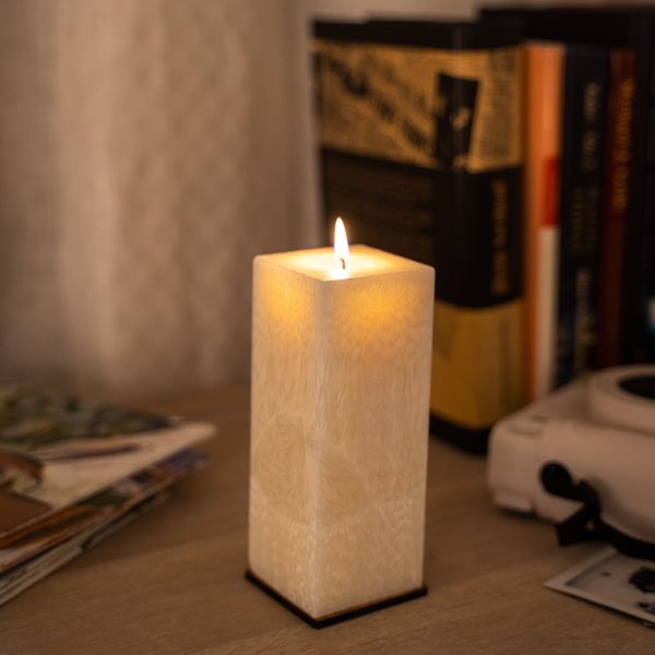 Bekvapė balta palmių vaško žvakė (kvadratinė, 6x14 cm)