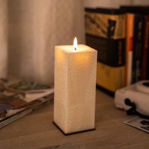 Bekvapė balta palmių vaško žvakė (kvadratinė, 7x17 cm)