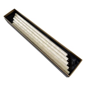 Ilgos baltos stalo žvakės